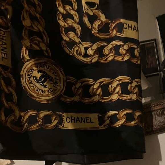 Chanel Black and Gold Chain Motif Scarf - Picture 1 of 3
